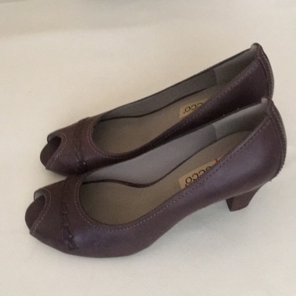 Ecco Peek-A-Boo Toe Heels - Picture 5 of 7